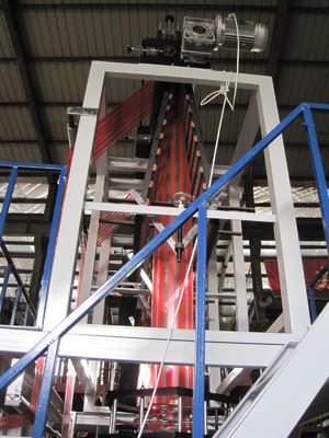 Macchina di salto del film della testa del doppio HDPE/del LDPE utilizzata per i doppi sacchetti di plastica di colore fornitore